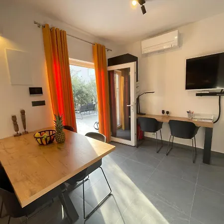 Valkane Apartment *