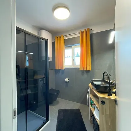 Valkane Apartman *