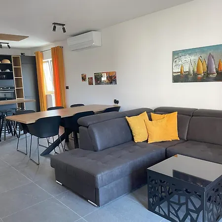 Valkane Apartment *