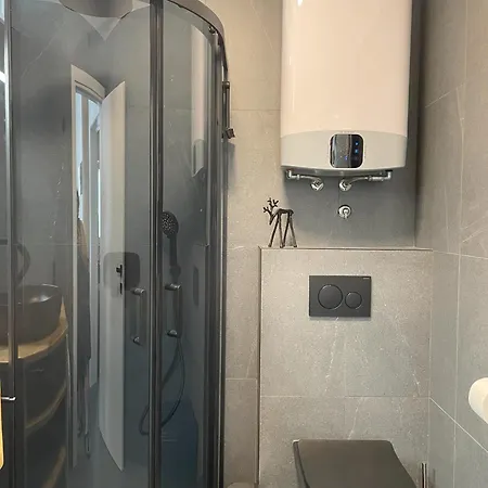 Valkane Apartman *