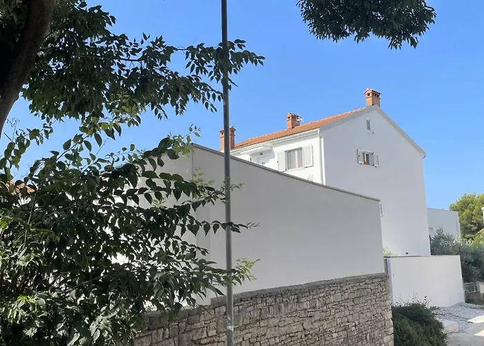 Valkane Pola
